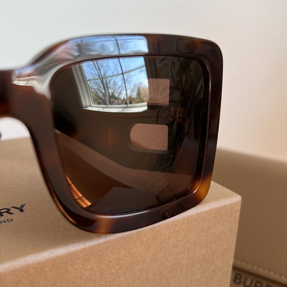 Burberry B Motif Square Frame Sunglasses - Picture 6 of 16